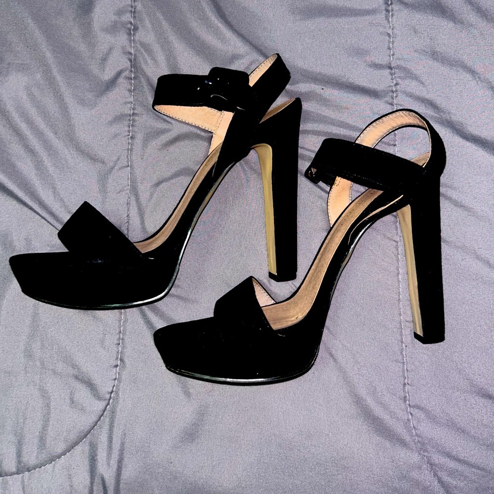 Platform velvet heels